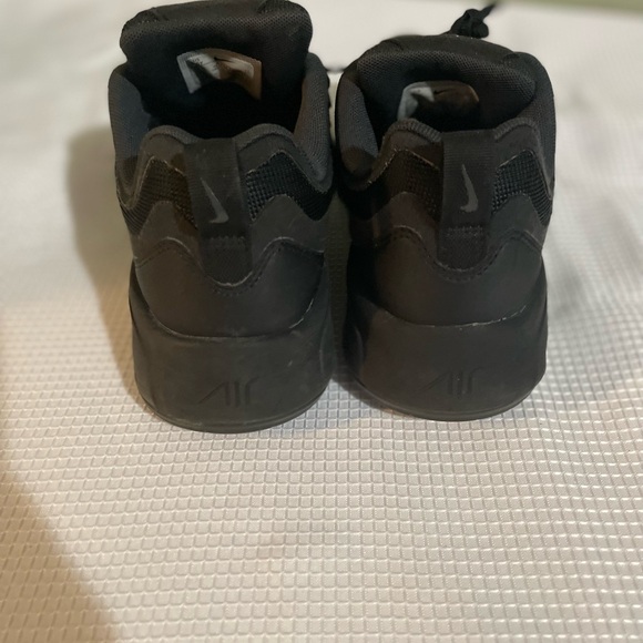 Nike Black Women's Sneakers - Picture 3 of 7